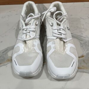 White On Cloud 5 Womens 8.5 Athletic Sneakers